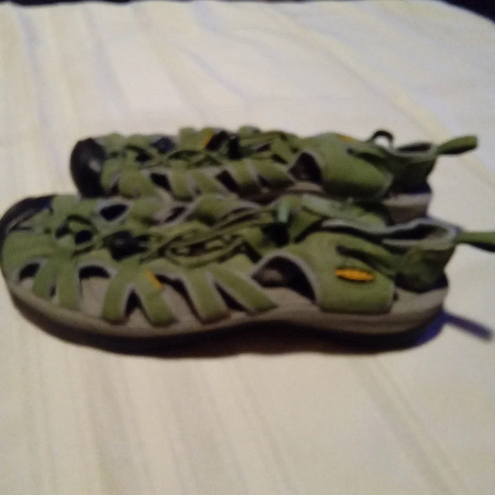 Adult Keens Green Outdoor Sandals Size 10 - Picture 1 of 7